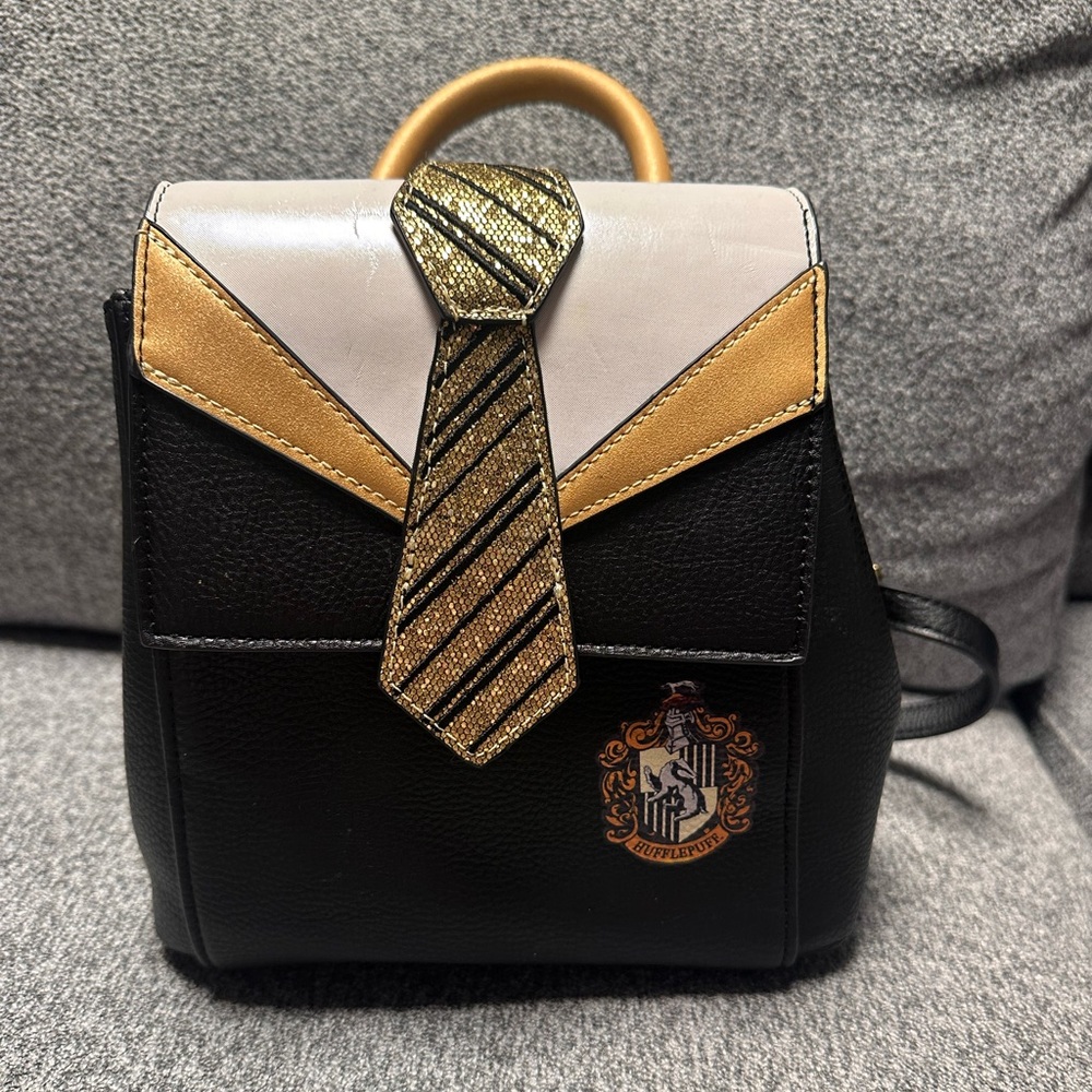 Preowned Danielle Nicole Hufflepuff Harry Potter Mini Backpack